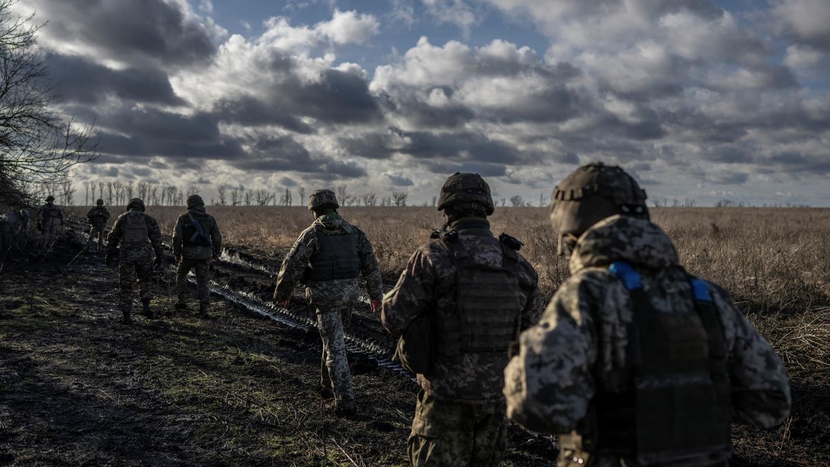Situace na frontě se značně zhoršila, přiznal vrchní velitel ukrajinské armády